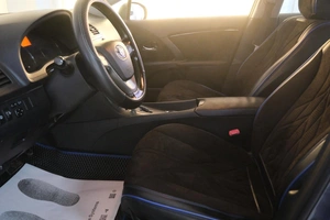 Седан Toyota Avensis 2009 года, 1199000 рублей, Омск