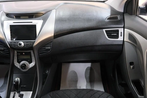 Седан Hyundai Avante 2011 года, 829000 рублей, Омск