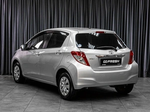 Хетчбэк Toyota Vitz 2013 года, 829000 рублей, Тюмень