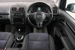 Минивэн Volkswagen Touran 2012 года, 1109000 рублей, Красноярск
