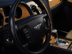 Седан Bentley Continental Flying Spur 2005 года, 2099632 рублей, Москва