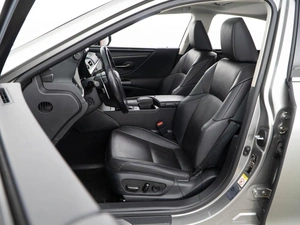 Седан Lexus ES 2019 года, 3689050 рублей, Москва