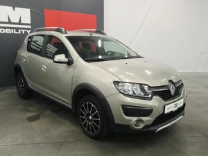 Хэтчбек Renault Sandero 2015 года, 860000 рублей, Курск