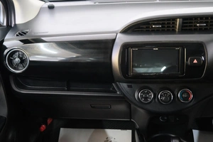 Хетчбэк Toyota Vitz 2018 года, 979000 рублей, Омск