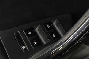 Седан Opel Astra 2012 года, 719000 рублей, Тюмень