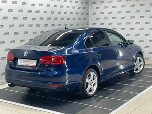 Седан Volkswagen Jetta 2011 года, 1040000 рублей, Красноярск