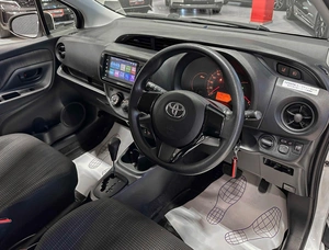 Хетчбэк Toyota Vitz 2017 года, 1087000 рублей, Красноярск