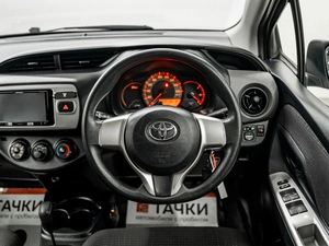 Хетчбэк Toyota Vitz 2015 года, 950000 рублей, Красноярск