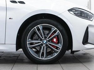 Седан BMW 1 серия 2022 года, 2070000 рублей, Красноярск