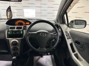 Хетчбэк Toyota Vitz 2009 года, 595000 рублей, Красноярск