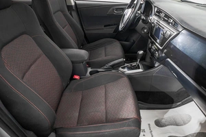 Хетчбэк Toyota Auris 2013 года, 1299000 рублей, Барнаул