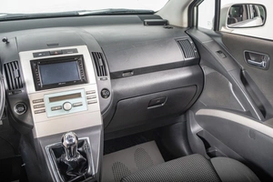 Минивэн Toyota Corolla Verso 2005 года, 669000 рублей, Томск