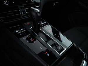 Внедорожник Porsche Macan 2023 года, 8248505 рублей, Москва