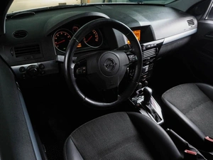 Седан Opel Astra 2011 года, 739000 рублей, Воронеж