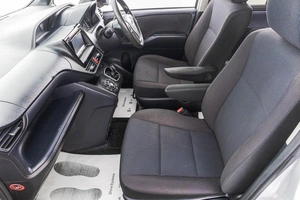 Минивэн Toyota Noah 2015 года, 1889000 рублей, Барнаул