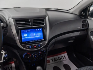 Седан Hyundai Solaris 2014 года, 1050000 рублей, Красноярск