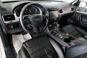 Внедорожник Volkswagen Touareg 2014 года, 2349000 рублей, Омск