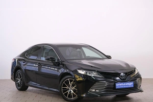 Седан Toyota Camry 2018 года, 2399000 рублей, Омск