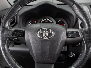Внедорожник Toyota RAV4 2010 года, 1670000 рублей, Тюмень