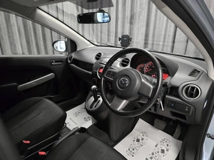 Хетчбэк Mazda Demio 2013 года, 760000 рублей, Красноярск