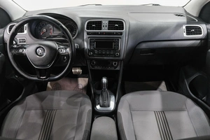 Седан Volkswagen Polo 2016 года, 1129000 рублей, Новокузнецк