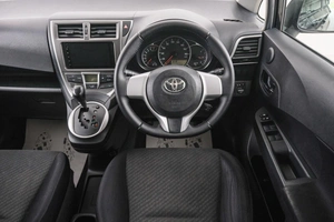 Хетчбэк Toyota Ractis 2011 года, 899000 рублей, Красноярск