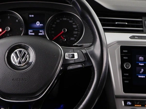 Седан Volkswagen Passat 2019 года, 1719050 рублей, Москва