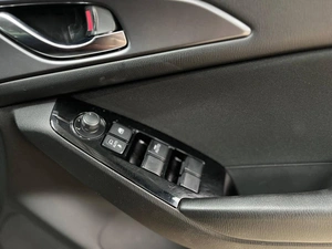 Седан Mazda Axela 2017 года, 1249000 рублей, Красноярск