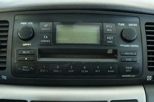 Хетчбэк Toyota Corolla 2006 года, 889000 рублей, Омск