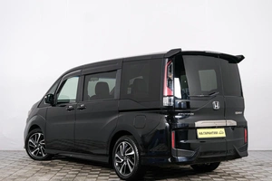 Минивэн Honda Stepwgn Spada 2017 года, 2289000 рублей, Красноярск