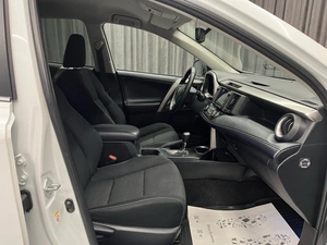 Внедорожник Toyota RAV4 2018 года, 2379000 рублей, Красноярск