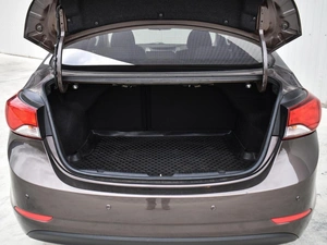 Седан Hyundai Elantra 2015 года, 1230000 рублей, Краснодар