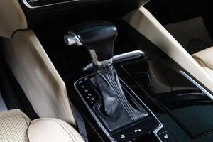 Седан Kia K7 2016 года, 2219000 рублей, Сургут