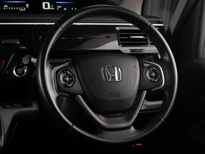 Минивэн Honda Stepwgn Spada 2015 года, 1749000 рублей, Тюмень