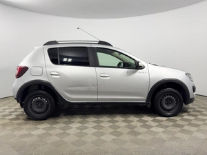 Хетчбэк Renault Sandero 2017 года, 1037100 рублей, Казань