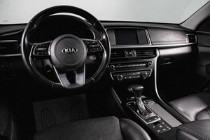 Седан Kia Optima 2018 года, 2379000 рублей, Сургут