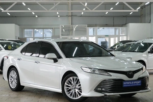 Седан Toyota Camry 2018 года, 2999000 рублей, Омск