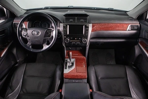 Седан Toyota Camry 2013 года, 1739000 рублей, Сургут