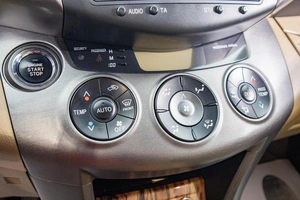 Внедорожник Toyota RAV4 2010 года, 1589000 рублей, Барнаул