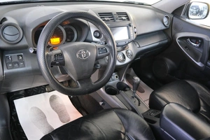 Внедорожник Toyota RAV4 2011 года, 1689000 рублей, Омск
