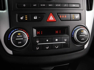 Хетчбэк Kia Ceed 2010 года, 699000 рублей, Воронеж