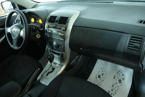 Седан Toyota Corolla 2010 года, 839000 рублей, Омск