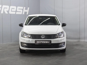 Седан Volkswagen Polo 2017 года, 1050000 рублей, Омск