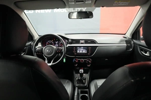 Седан Kia Rio 2019 года, 1550000 рублей, Курск