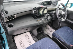 Минивэн Honda Freed 2011 года, 1009000 рублей, Красноярск