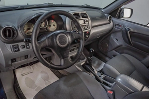 Внедорожник Toyota RAV4 2003 года, 829000 рублей, Челябинск