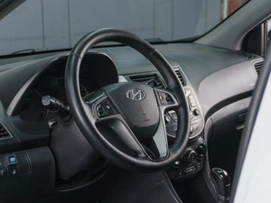 Седан Hyundai Solaris 2015 года, 799000 рублей, Сургут