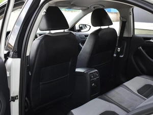 Седан Volkswagen Jetta 2011 года, 990000 рублей, Краснодар