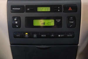 Седан Toyota Corolla 2000 года, 569000 рублей, Омск