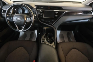Седан Toyota Camry 2018 года, 2749000 рублей, Омск